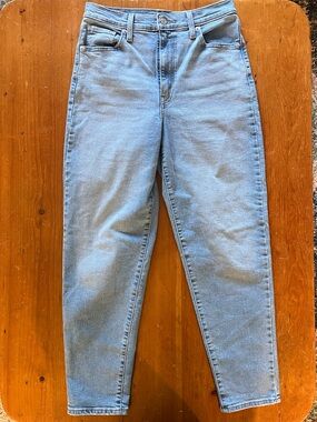 Levi's High Waisted Mom Jean in Light Blue Denim
